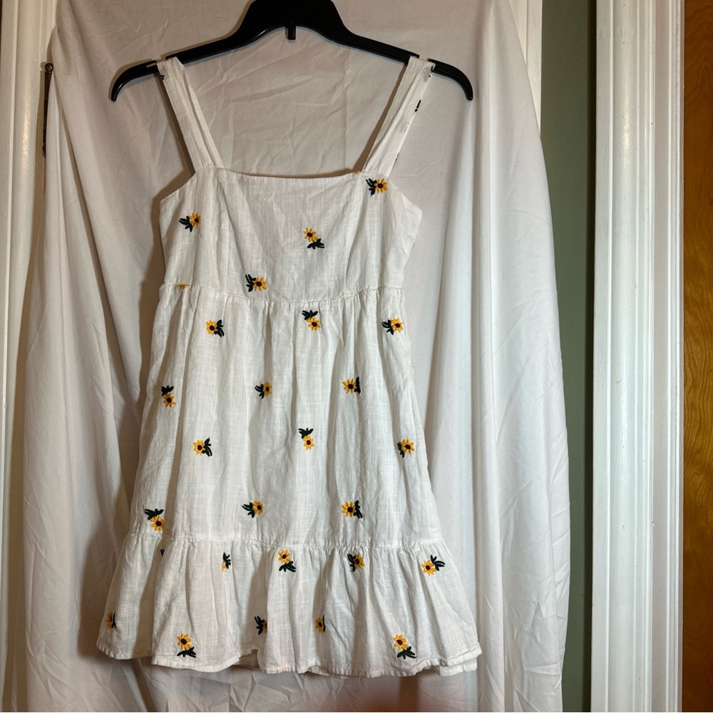 Rewind Summer Linen White Dress Flowers Sunflowers Youth Size Small 7/8 Ruffle